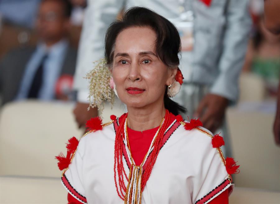 La Junta birmana condena a tres años de prisión a Suu Kyi y a su asesor australiano