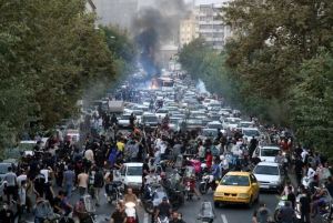 Aumenta a 83 el número de muertos durante las protestas en Irán por Mahsa Amini