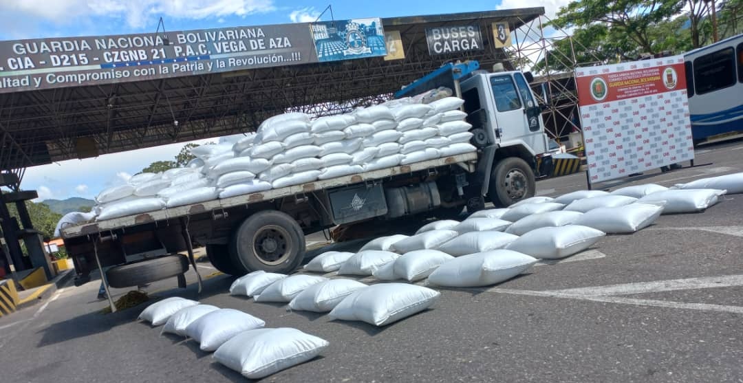 Decomisaron unas diez toneladas de urea destinados al nacotráfico en la frontera con Colombia
