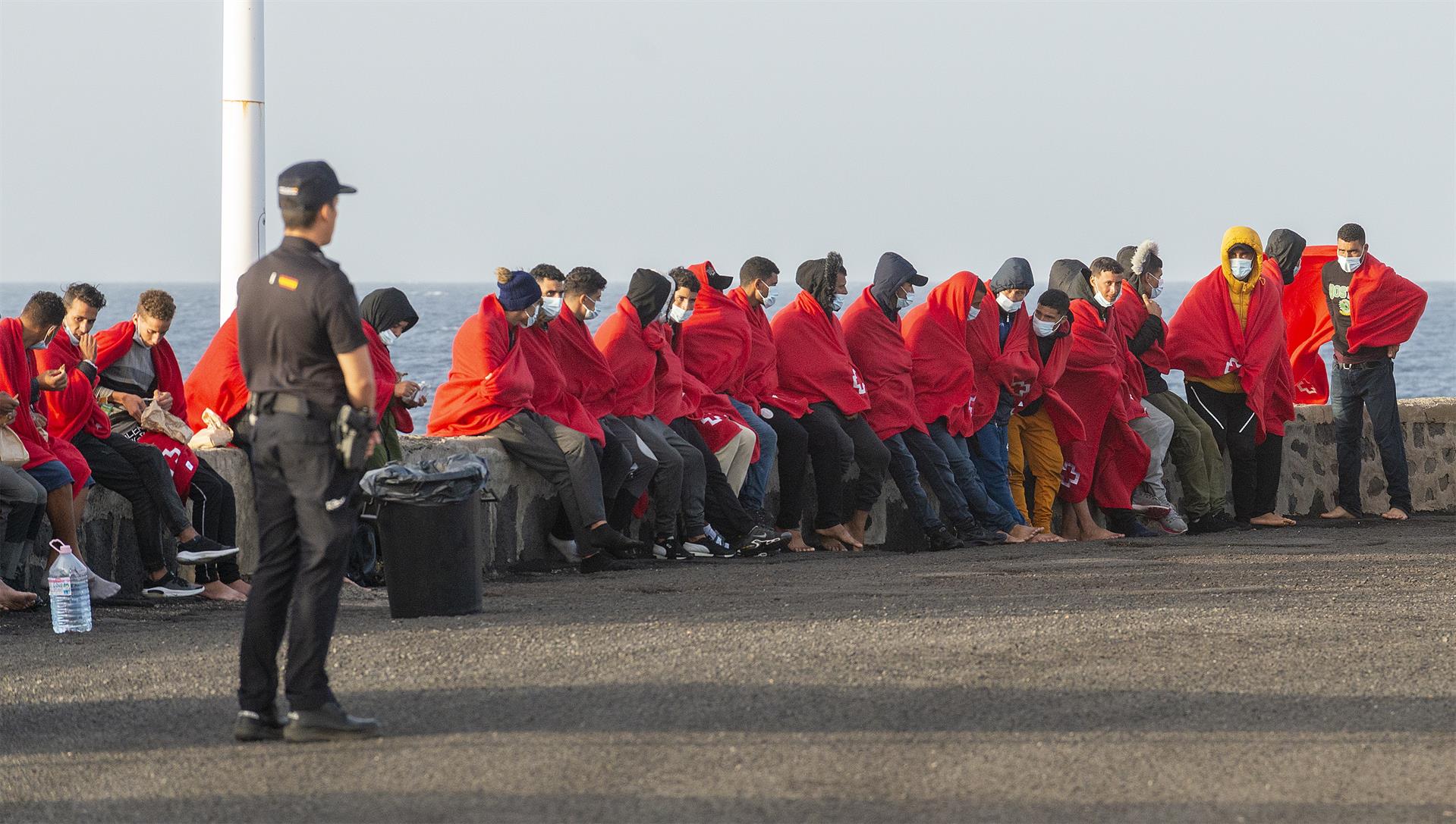 España rescató a 264 personas en cuatro barcas rumbo a las islas Canarias