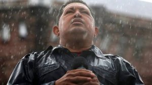 El día que Chávez retó su salud y se dio un baño de despedida en su último discurso populista (VIDEO)