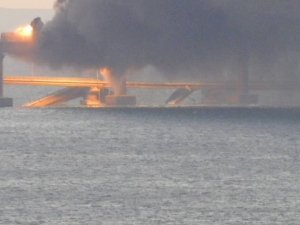 Putin inspecciona en carro el puente de Crimea dañado en ataque ucraniano