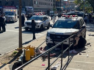 Terror en El Bronx: Patrulla se saltó la acera y dejó 10 heridos tras arrollar a una multitud