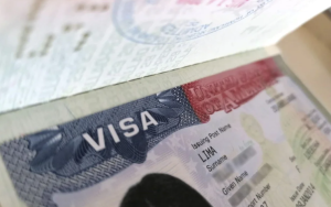 ¿Por qué aumentaron los precios de las visas para EEUU?
