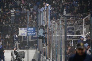 Un hombre murió en medio de los disturbios registrados en un partido de fútbol en Argentina