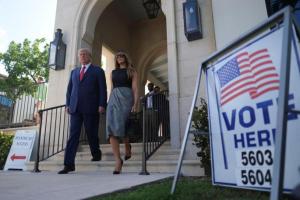 Trump votó en Palm Beach sin revelar pistas sobre el anuncio que dará el #15Nov