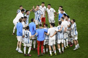 Los memes no perdonaron el arbitraje de Mateu Lahoz en la sufrida victoria de Argentina