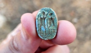 Un “juguete” hallado durante una excursión escolar resulta ser un sello de tres mil años de antigüedad (FOTO)