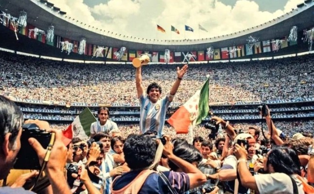 Tribunal da luz verde a la subasta del Balón de Oro mundialista de Maradona