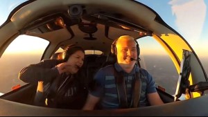 ¿Causal de divorcio? La pesada broma que le hizo un piloto a su esposa en pleno vuelo en EEUU