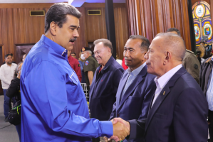 Maduro busca una luna de miel con los gobernadores de oposición