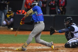 Venezolano José Rondón brilló en primera ronda de la Serie del Caribe