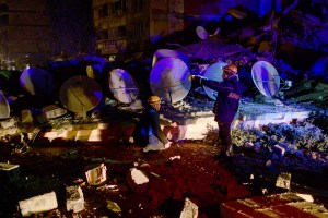 Alerta de tsunami tras un nuevo terremoto de magnitud 6,4 que sacudió violentamente a Turquía