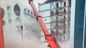 VIDEO: Un edificio se derrumba durante un reportaje en vivo tras el nuevo terremoto en Turquía