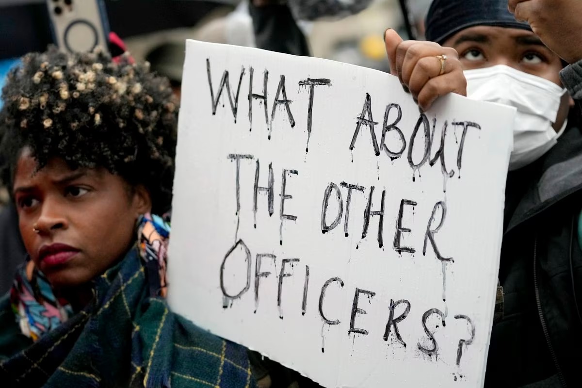 El funeral por Tyre Nichols en Memphis se convierte en un clamor por la reforma policial en EEUU
