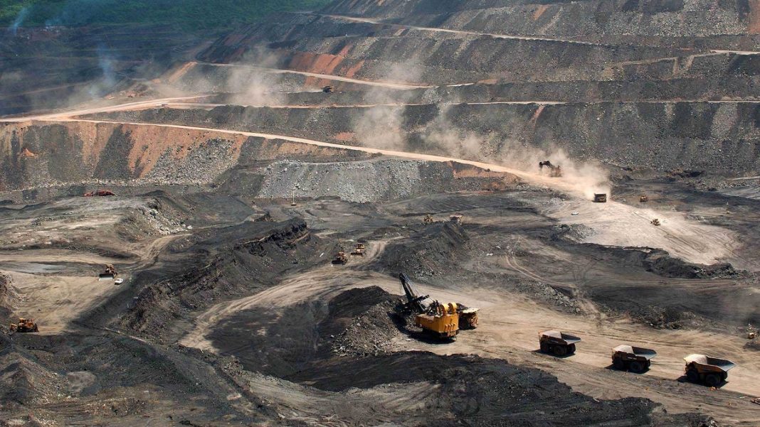 Nuevo deslizamiento de tierra impide el rescate de casi 50 personas atrapadas en una mina china