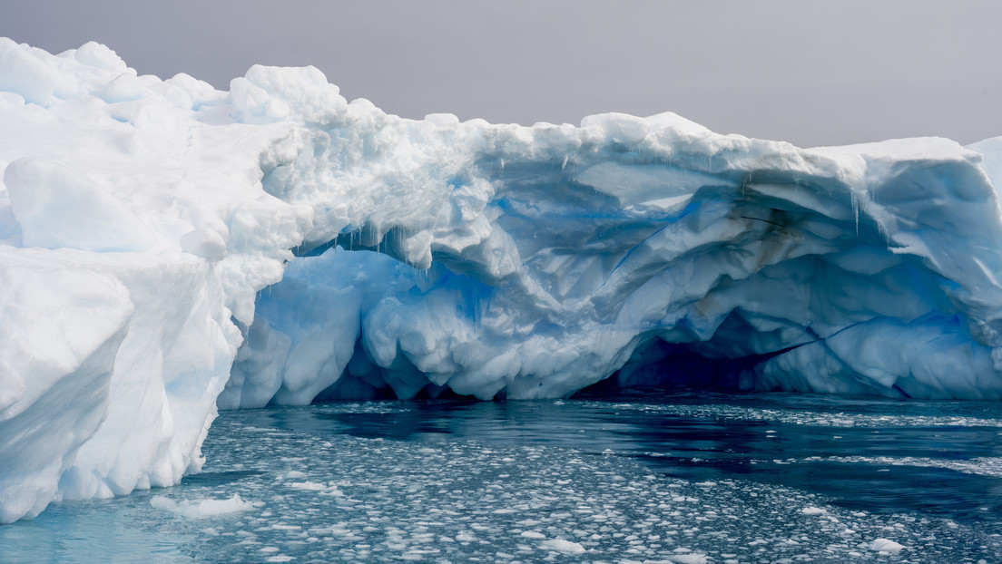 “Todos deberían estar preocupados”: la barrera de hielo alrededor de la Antártida cae a niveles récord
