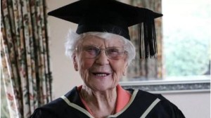 Recibió un título honorífico a los 101 años después de graduarse como profesora en 1942