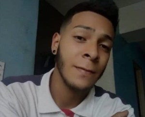 Murió Roisber Marquina, el joven que fue prendido en fuego en Caracas por presuntamente robar una caja de herramientas