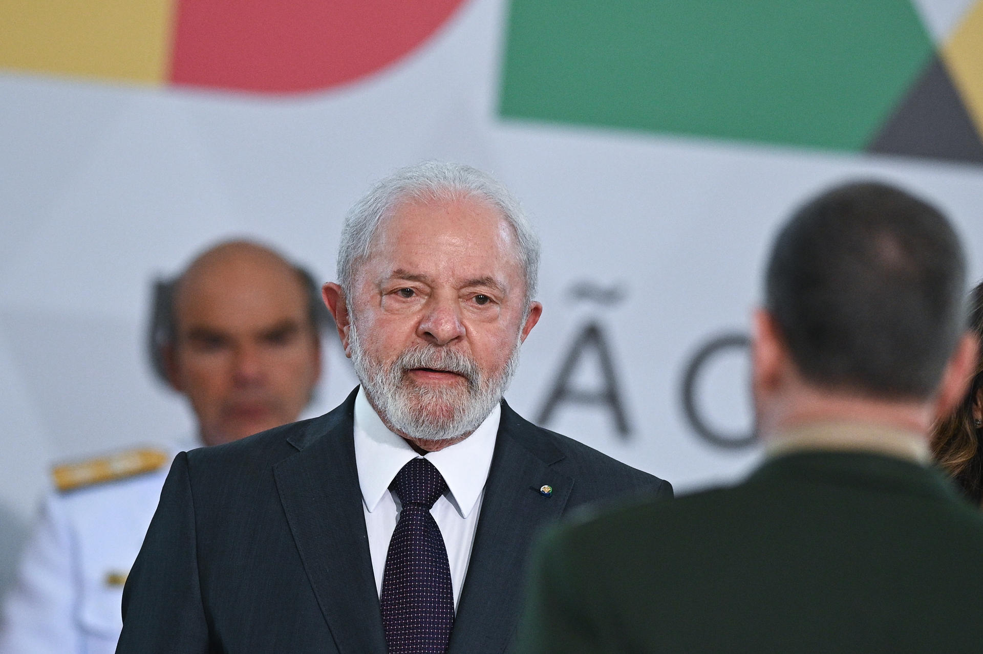 Lula viaja a China e invitará a Xi Jinping visitar Brasil
