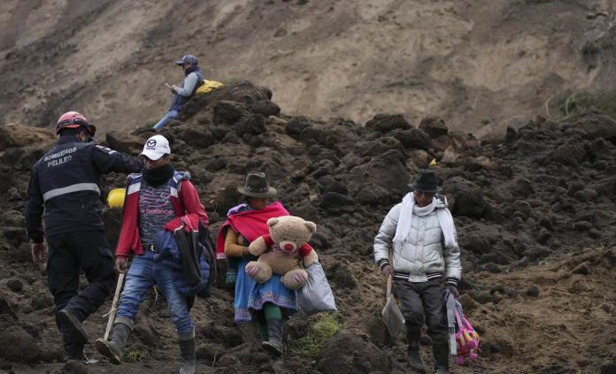 Semanas de angustia, dolor y miedo para rescatar cuerpos de un trágico alud en Ecuador