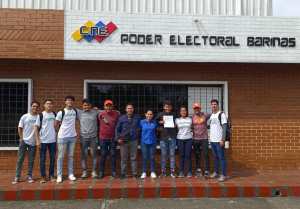 Jóvenes de Barinas exigen abrir puntos de registro electoral