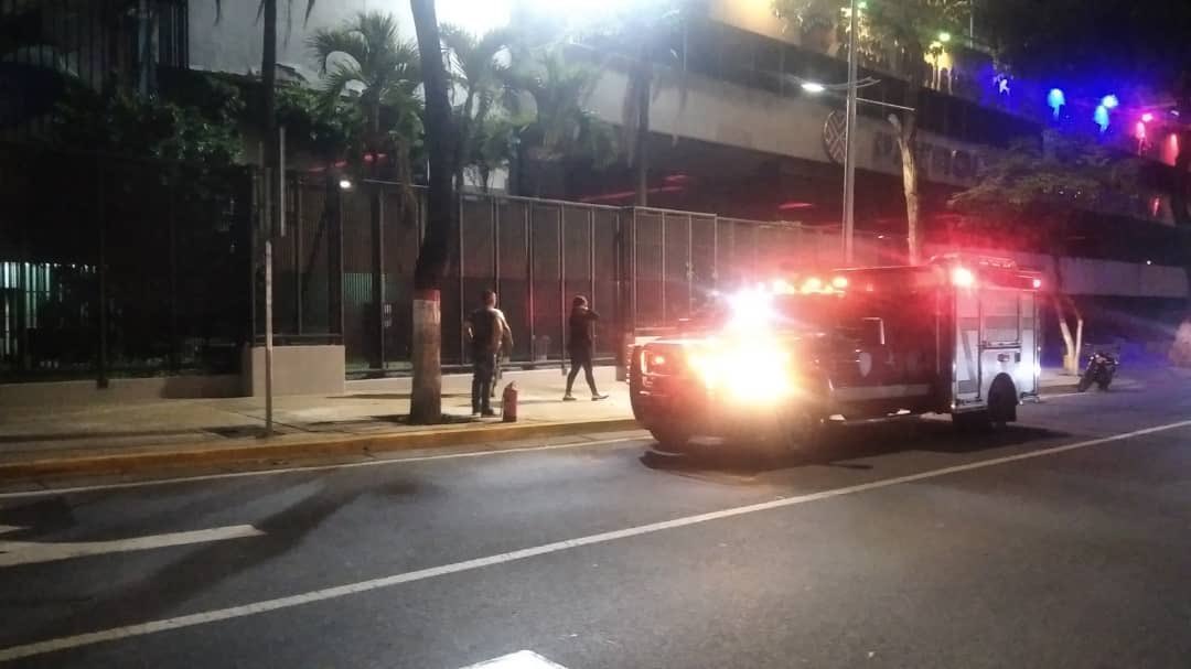 Se registró un incendio en la sede de Pdvsa La Campiña (Video)