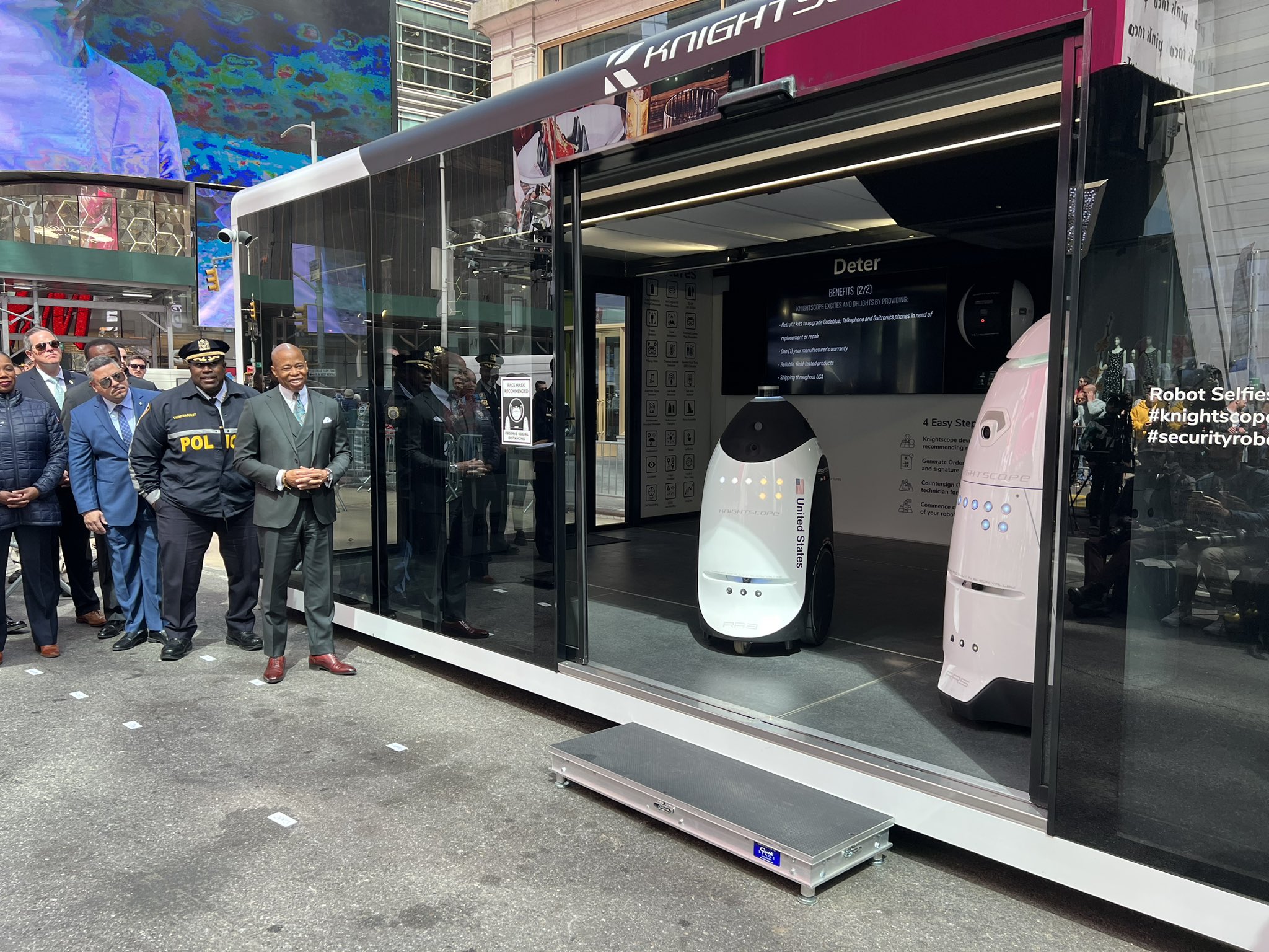 RobotCops: Nueva York presentó nuevas unidades con IA que patrullarán la Gran Manzana (Videos)