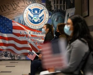 La vil estafa a un inmigrante en EEUU: Le dijeron que podía visitar México y terminó arrestado en el aeropuerto