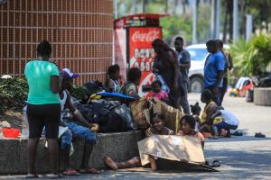 Migrantes haitianos son abandonados en Acapulco, en el Pacífico mexicano
