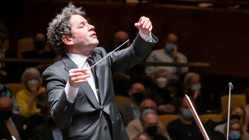 Gustavo Dudamel dimite como director musical de la Ópera de París
