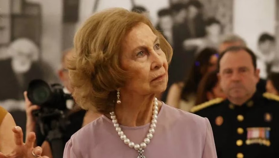 La reina Sofía sigue en observación tras pasar su segunda noche en una clínica de Madrid