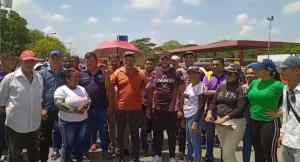 Transportistas de Barinas trancan carretera para exigir que la bomba de Dolores vuelva a ser subsidiada (VIDEO)