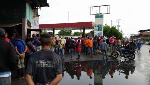Ojo pelao con la estación de servicio La Cabaña en Apure: Surten gasolina solo a quienes están en la rosca