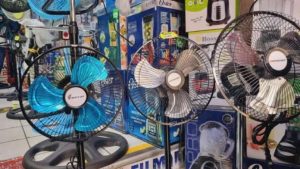 Altas temperaturas obligan a los caraqueños a comprar ventiladores y aires acondicionados