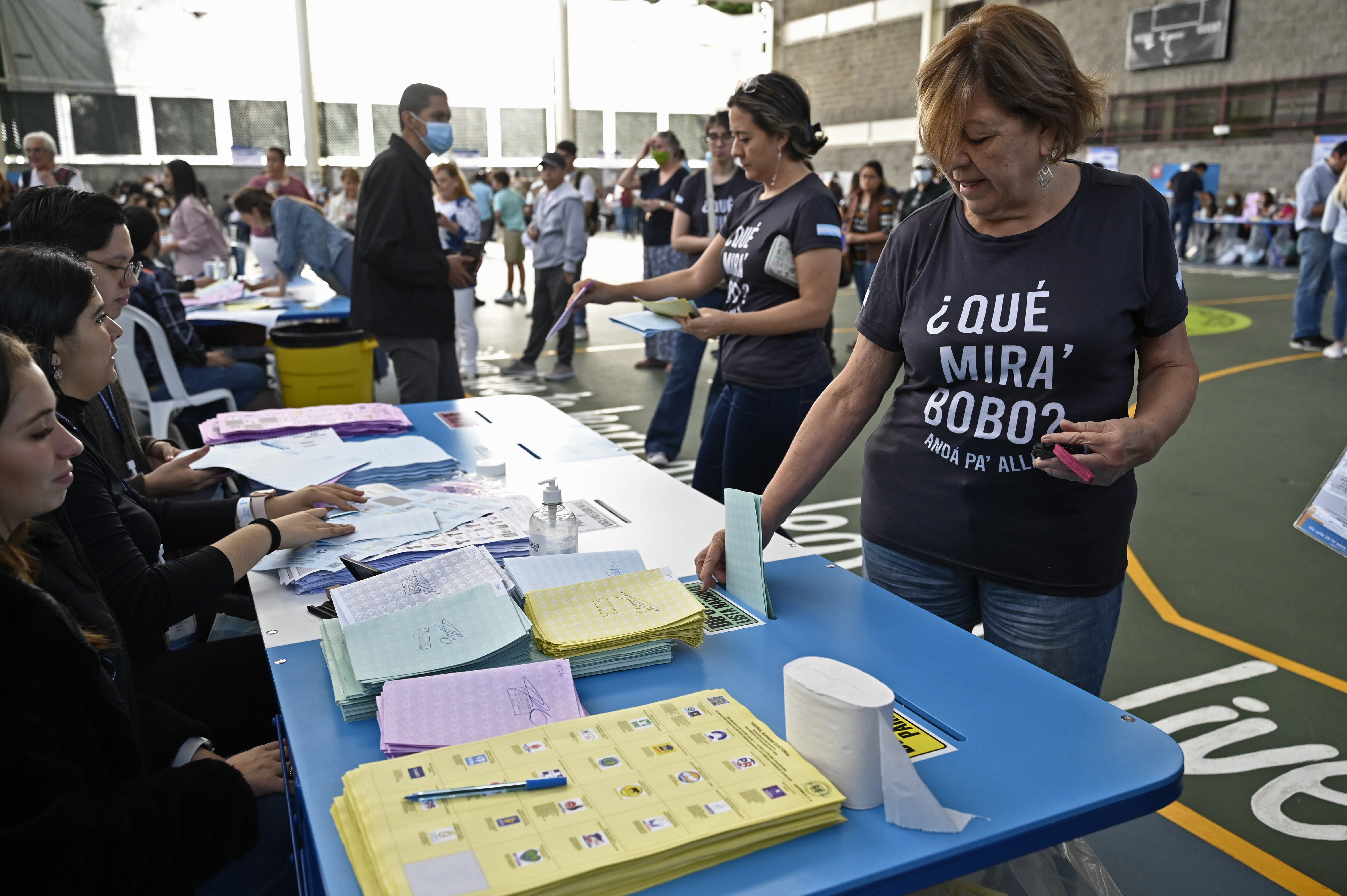 Guatemaltecos acuden a las urnas para elegir nuevo presidente