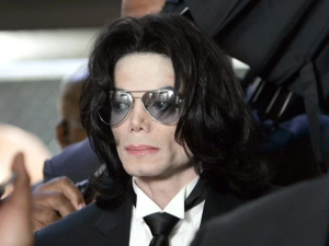 El macabro final de Michael Jackson: entre jeringas, drogas químicas, fotos de niños… y una muñeca