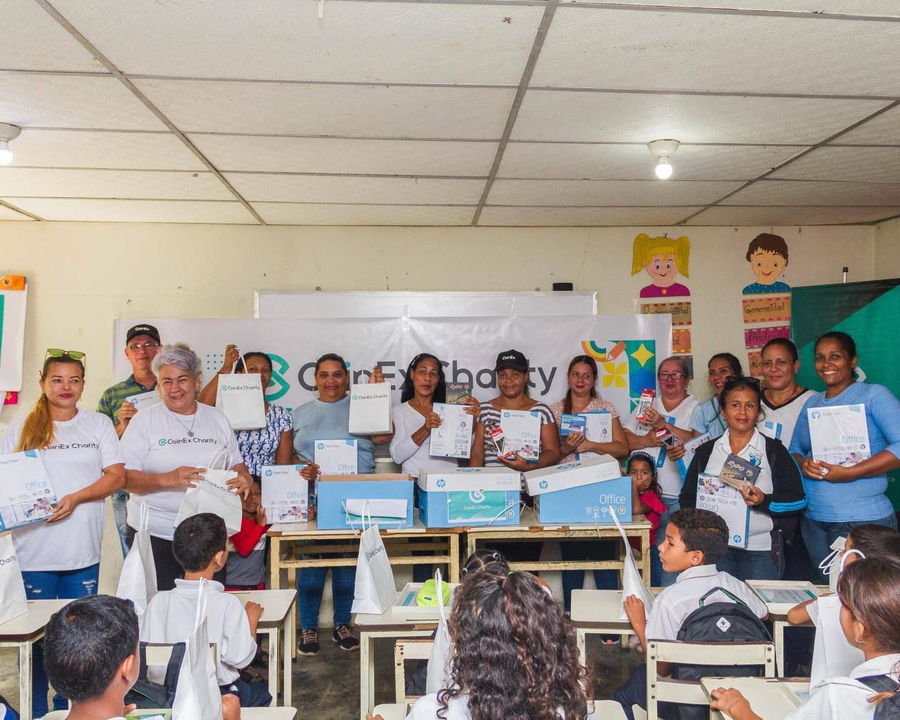 Programa “Becas para Cumplir Sueños” benefició a niños de Los Ipures en Sucre