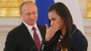 De leyenda a traidora: Yelena Isinbáyeva, la deportista que hirió el ego de Putin