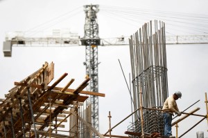 Sector construcción en Venezuela registra más de 90 % de paralización