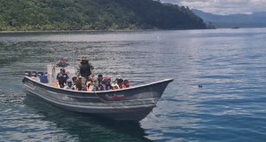 Traficantes huyen de la policía y abandonan a 51 migrantes en el Caribe de Panamá: la mayoría eran venezolanos