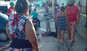 Tragedia insólita en Valencia: abuelita murió aplastada por un carro sin frenos y sin chofer