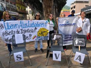 Con “Sillas vacías” en Guárico recordaron a los presos políticos y jóvenes asesinados en protestas