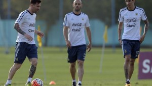 Lionel Messi y Ángel Di María formarían parte de la selección argentina en el Preolímpico de Venezuela