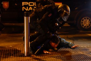 Nueva protesta contra la amnistía terminó con más de 13 detenidos tras altercados en Madrid