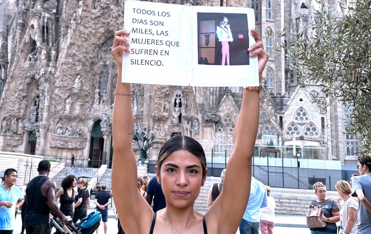 En las pasarelas de Europa: El diseñador venezolano, Yoel Carmona, presentó su colección “Grito de Mujer”