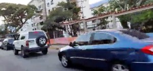 Las kilométricas colas de carros para surtir gasolina en Mérida #16Nov (Videos)