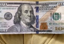 Se encontró un dólar “común”, pero luego se dio cuenta de que valía una fortuna por este detalle