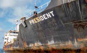 Empresarios urgen retirar buque cargado con combustible fondeado en bahía de Pampatar