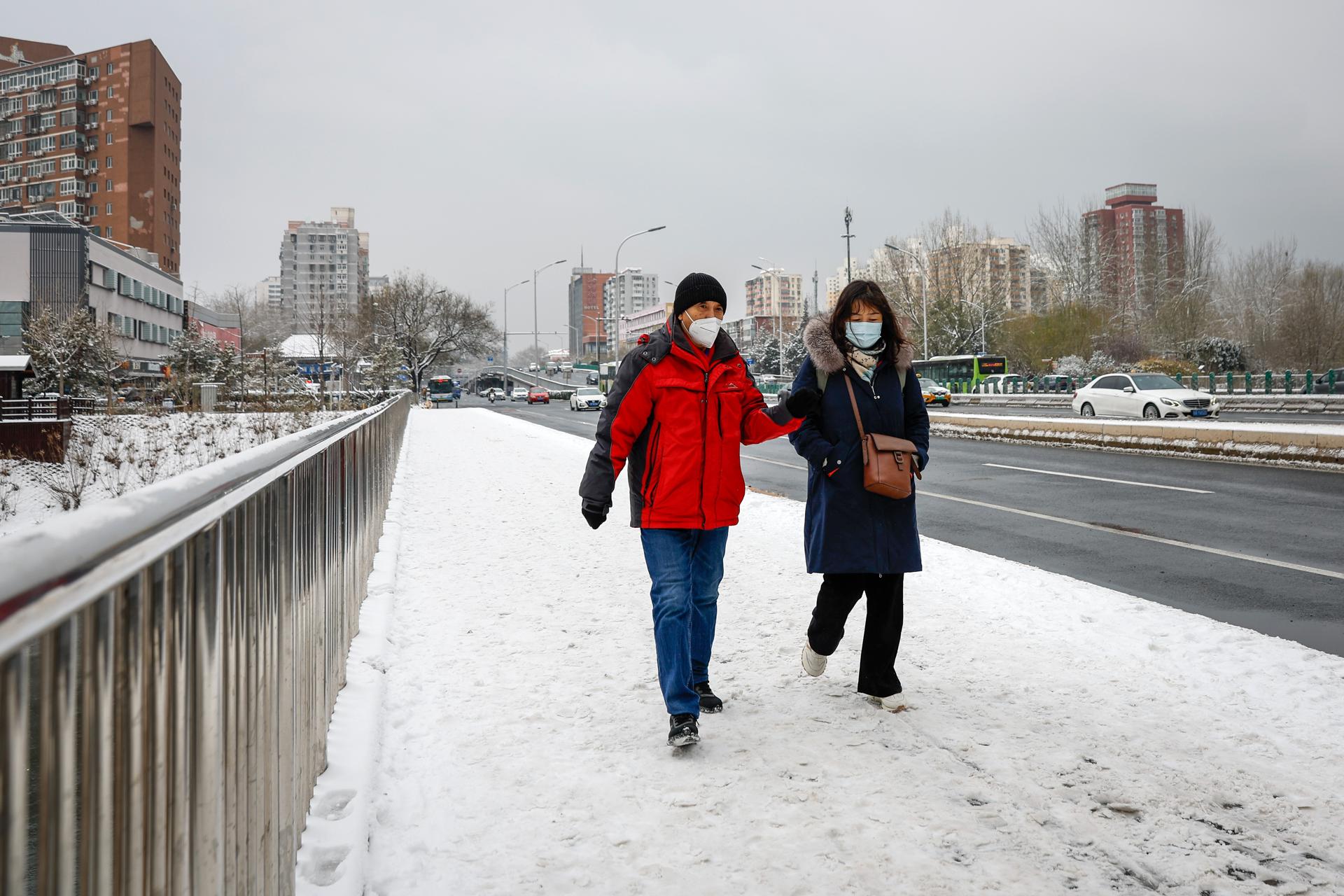 China emite alerta por ola de frío que deja nevadas en varias zonas del país